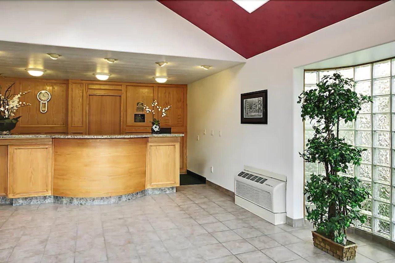 White Wolf Inn Hinton İç mekan fotoğraf