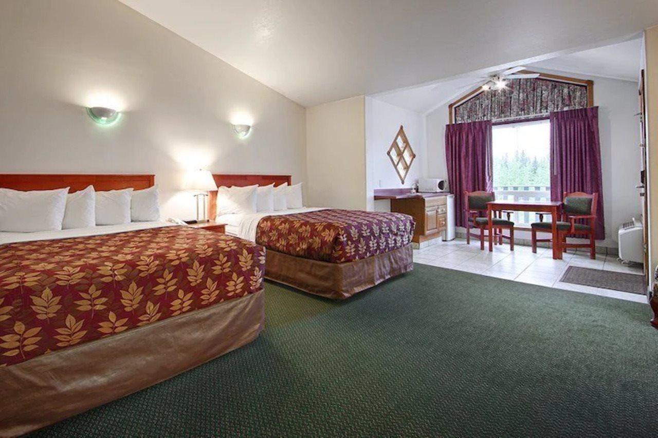 White Wolf Inn Hinton Dış mekan fotoğraf
