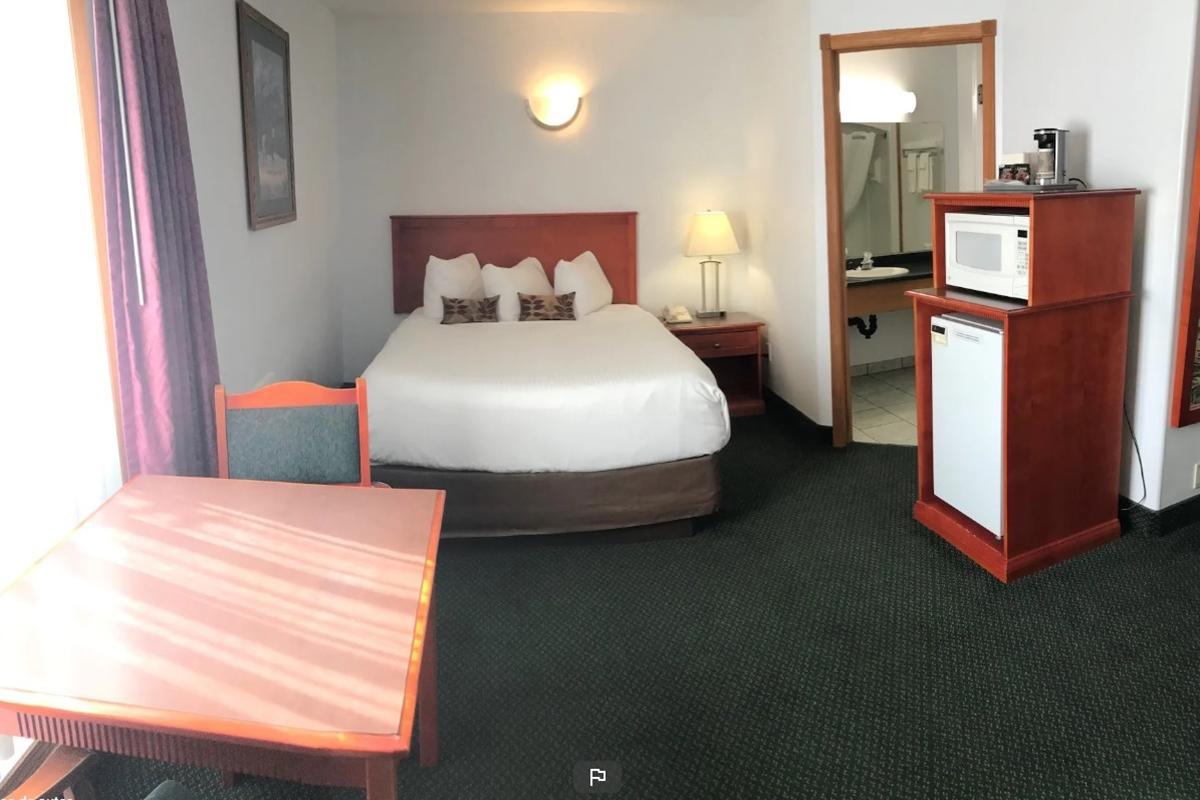 White Wolf Inn Hinton Dış mekan fotoğraf