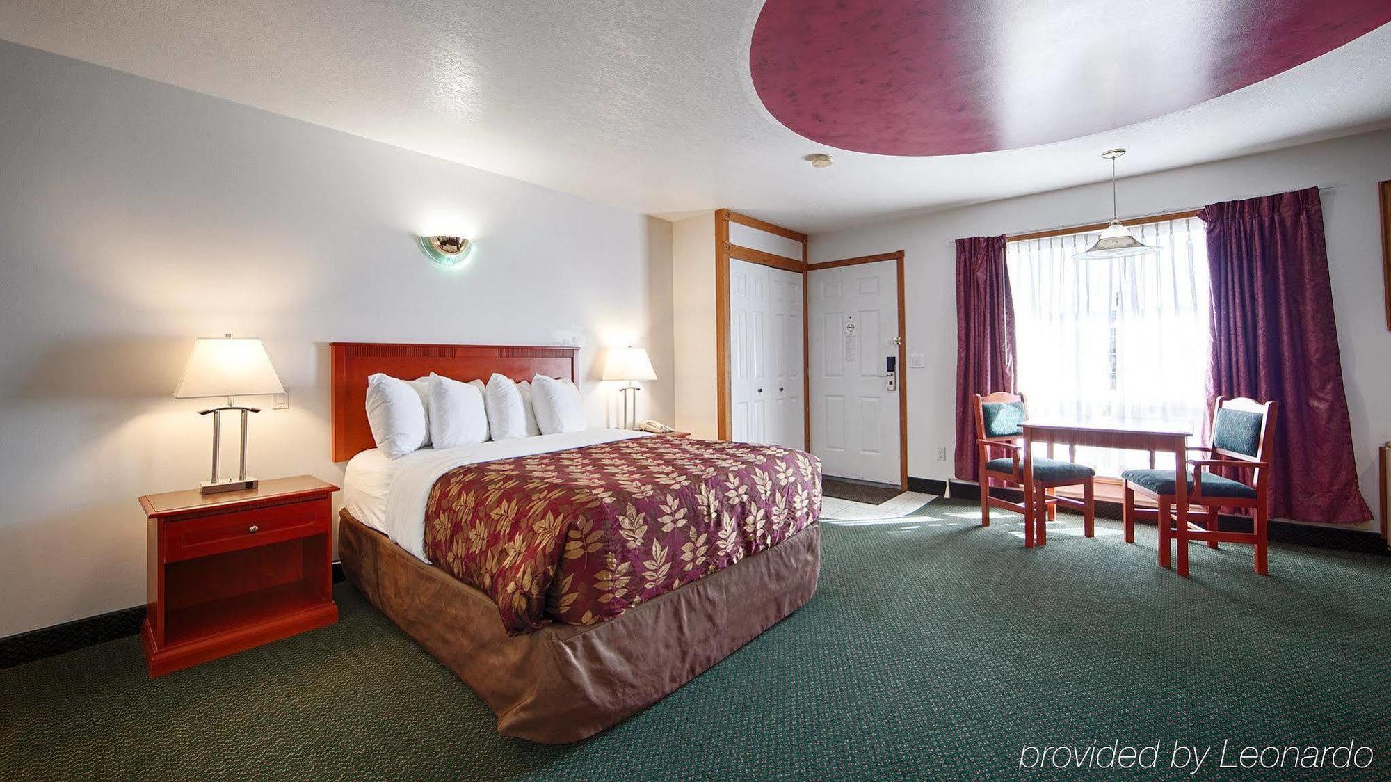White Wolf Inn Hinton Dış mekan fotoğraf